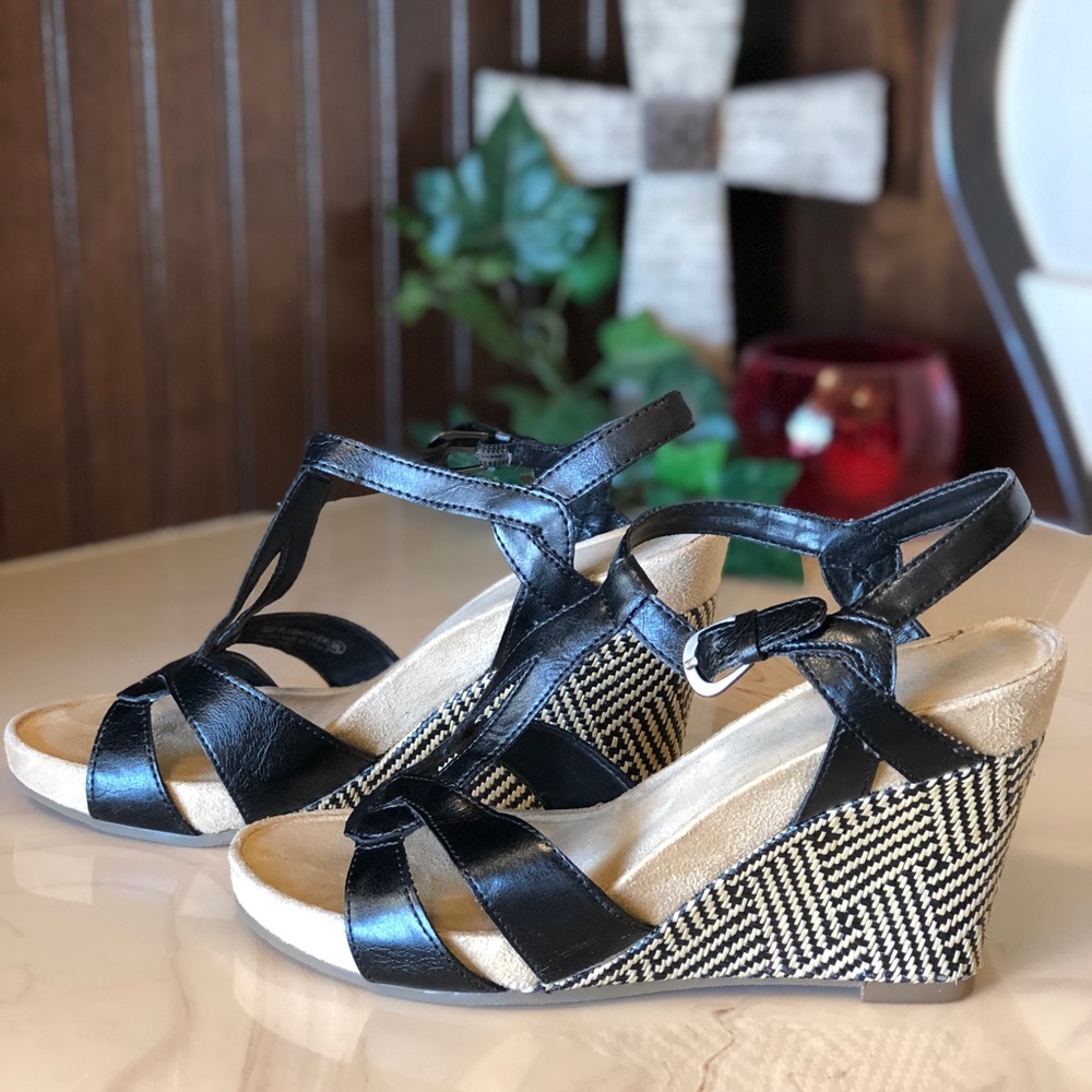 Shoes - Picture 3 of 8